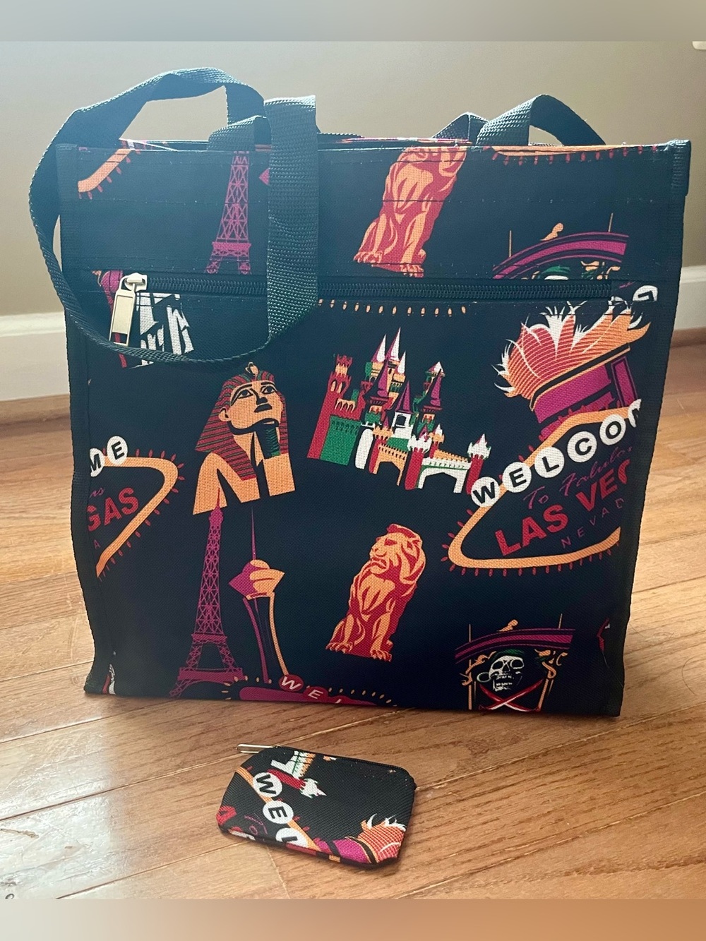 NWOT - Las Vegas Zippered Tote w/Change Bag